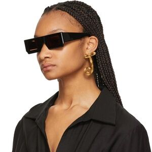 RARE FIND! SOLD OUT EVERYWHERE! Jacquemus Les Lunettes Soleil in Black!